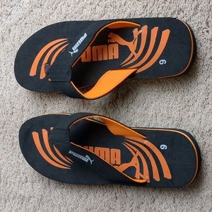 Puma flip flops slides